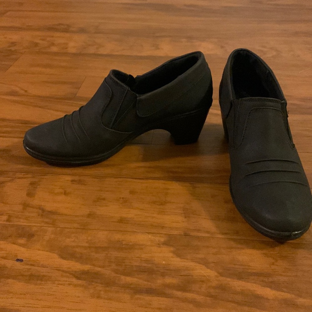 EUC Easy Street black booties